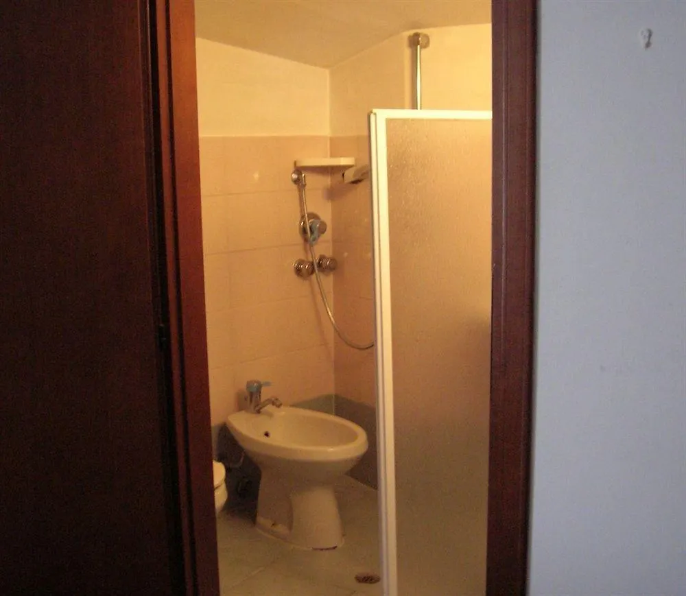 **  סירמיונה Hotel Villa Pagoda איטליה
