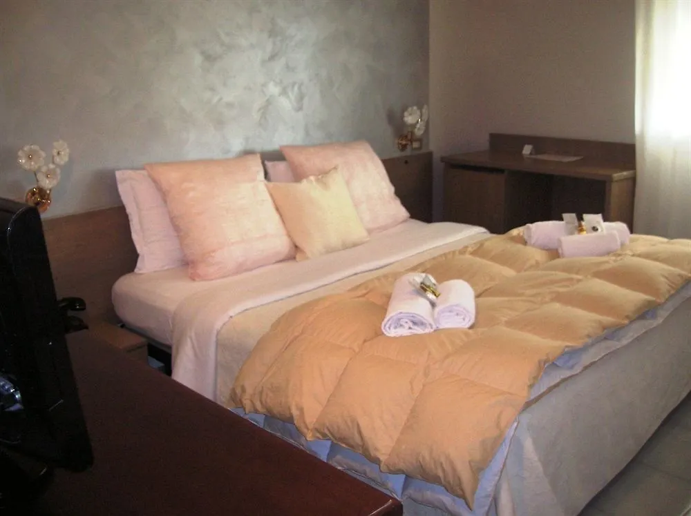 סירמיונה Hotel Villa Pagoda