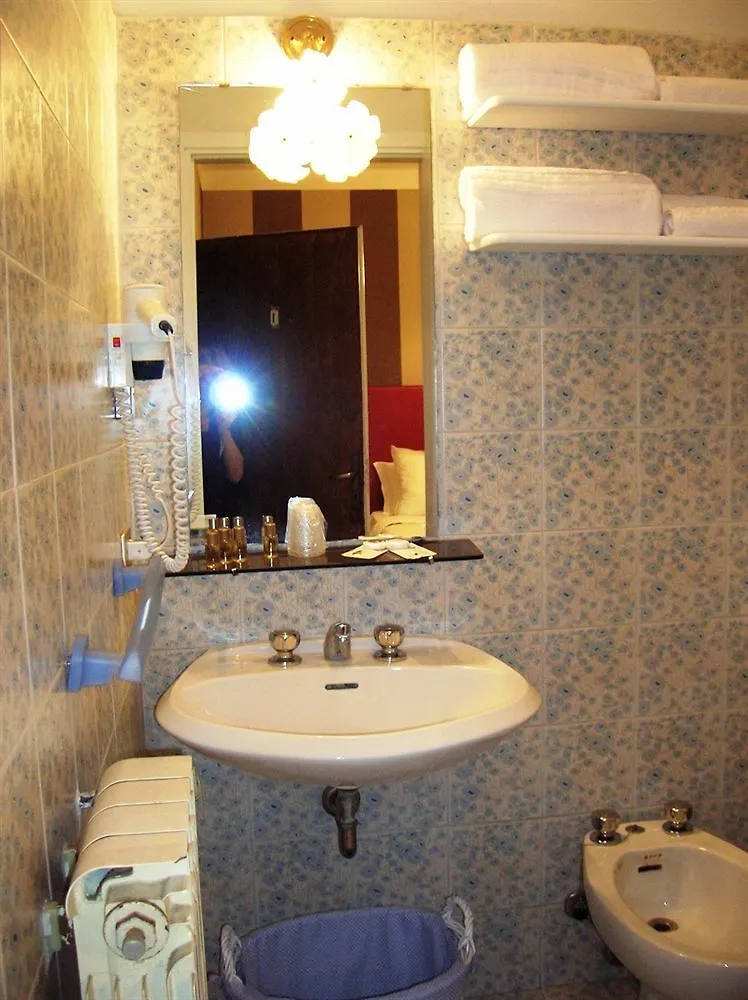 סירמיונה Hotel Villa Pagoda