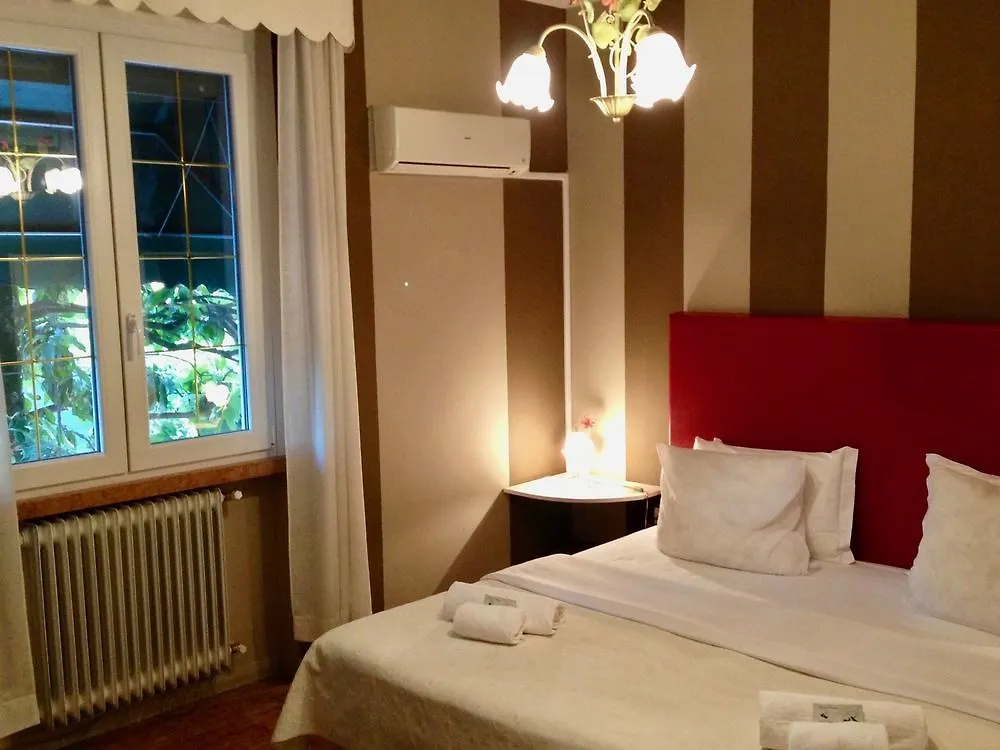 **  סירמיונה Hotel Villa Pagoda איטליה